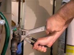 plumber in Goodyear Arizona hooks up water heater
